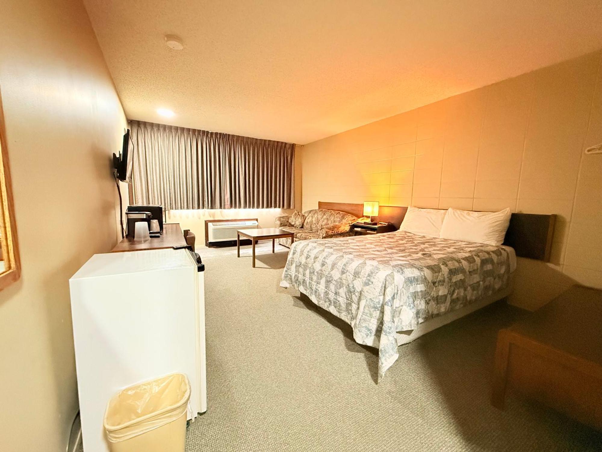 Capri Motor Inn Smithers Extérieur photo