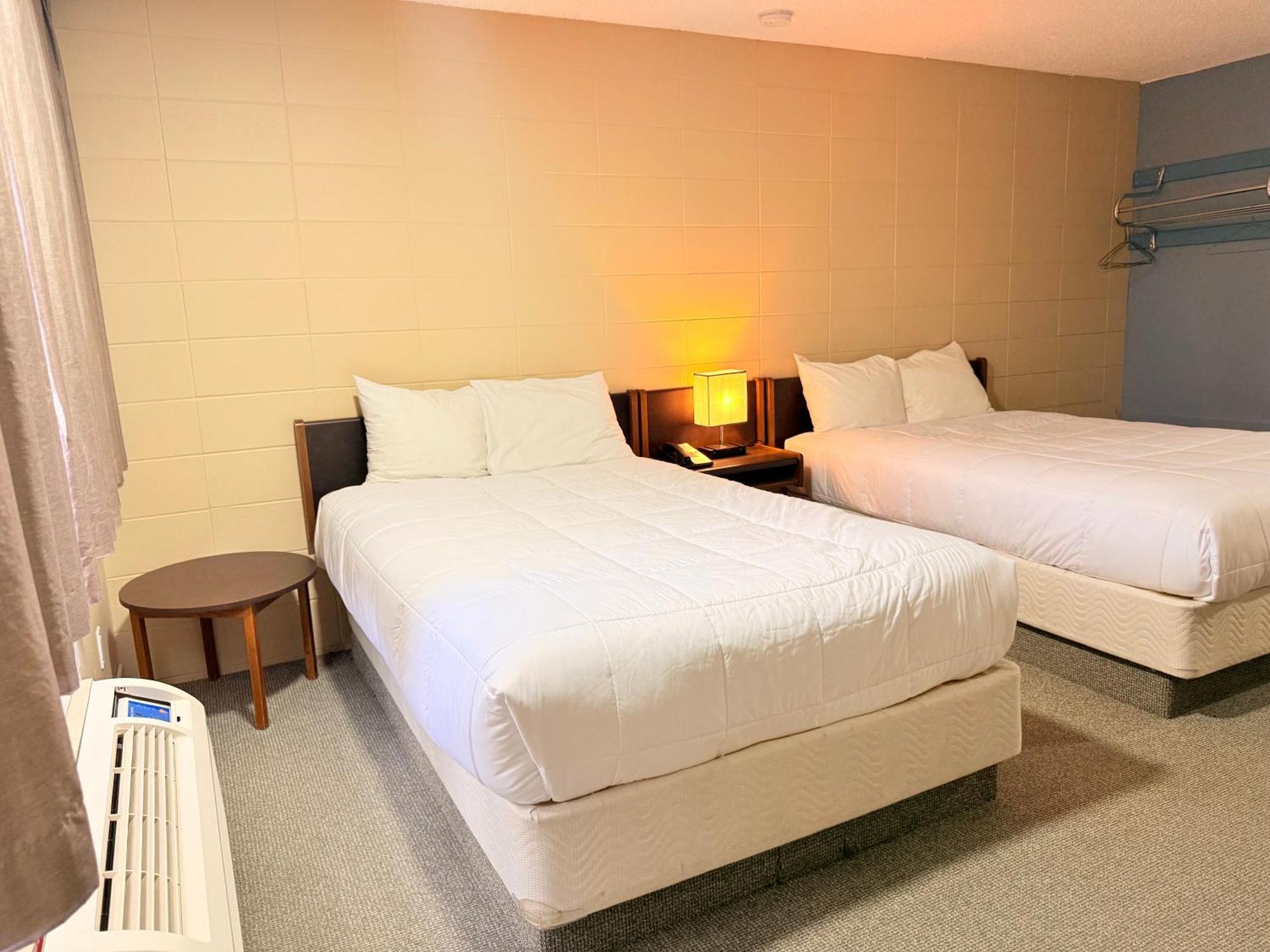 Capri Motor Inn Smithers Extérieur photo